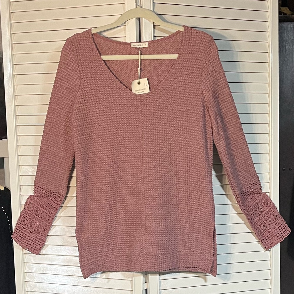 NWT Women’s “andthewhy” small mauvy crotcheted arms light sweater top $23